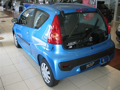 Peugeot 107: LED Scheinwerfer nachrüsten | OSRAM / PHILIPS | H7/H4