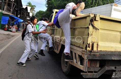 Bahaya Di Jalan Antara Foto