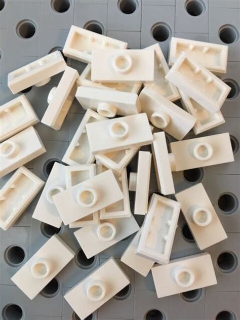 Lego New Lot Of 25 Plate Tile White 1 X 2 With Knob Groove Centre Stud