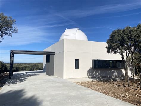 Edificio En El Observatorio Astronomico De Yebes Tecnicos