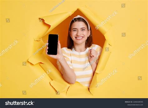 1149 구멍있는 노란종이 이미지 스톡 사진 및 벡터 Shutterstock