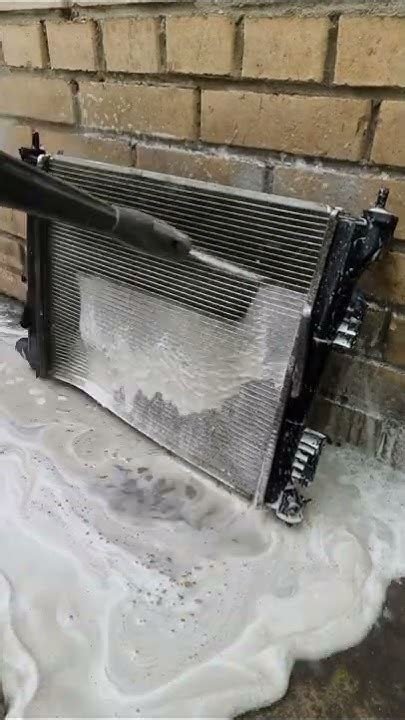 Как и чем самостоятельно помыть радиатор в автомобиле - YouTube