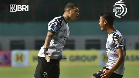 Ciro Alves Langsung Sambut Rekan Duetnya Di Persikabo Dimas Drajad