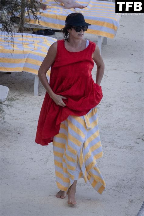 Charlize Theron Shows Off Her Stunning Nude Breasts And Hot Figure During A Holiday In Tuscany