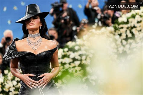 Kim Kardashian Sexy Shows Off Her Sizzling Curves And Cleavage In A Hot Skintight Leather Dress