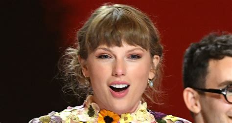 Taylor Swift Reacts To ‘evermore Landing Back At No 1 On Billboard