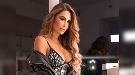 Desde La Piscina Ninel Conde Eleva La Temperatura Con Micro Bikini Fosforescente El Heraldo