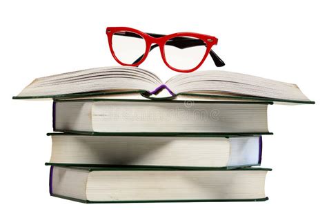 Красные стекла на открытой книге Стоковое Изображение - изображение ...