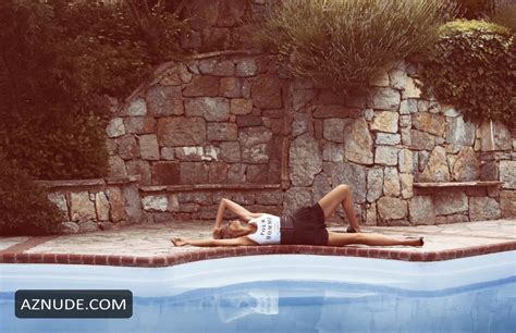 Burcu Esmersoy Sexy And Nude Photo Collection AZNude