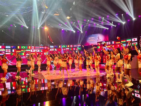 Tranh cãi quanh việc đưa hot girl lên sóng bình luận World Cup Báo Dân trí