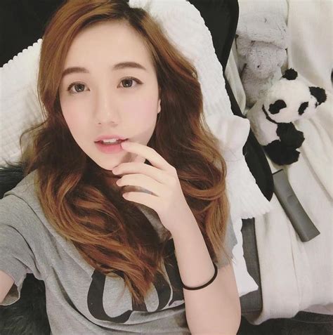 Hot girl Mie Nguyễn hớ hênh hở hàng cực nuột