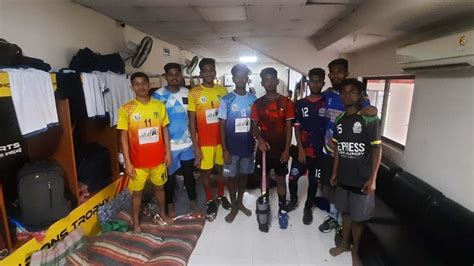 ড্রেসিংরুমেই ক্লাবের ক্যাম্প