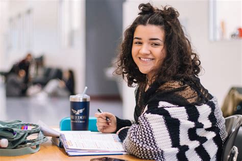 Licenciatura En Marketing Ucasal