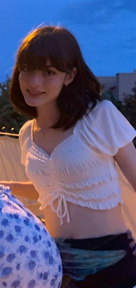 9 Hot Sexy Issie Partridge Bikini Pics