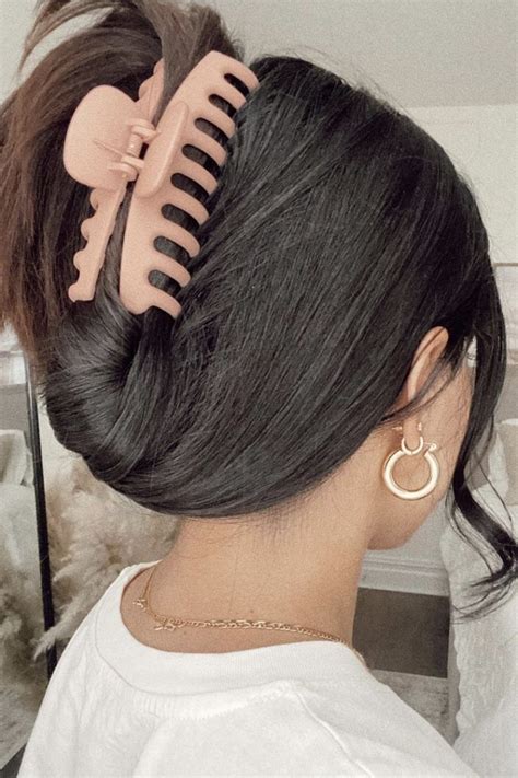 6 Claw Clip Hairstyles Inspo For Your Next Effortless Updo Clip Hairstyles Hair Clip