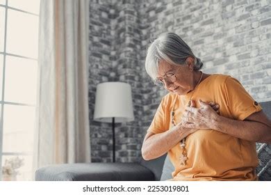 Mature forte poitrine résultats 3 1 mille dimages libres de droits de photos de stock et d