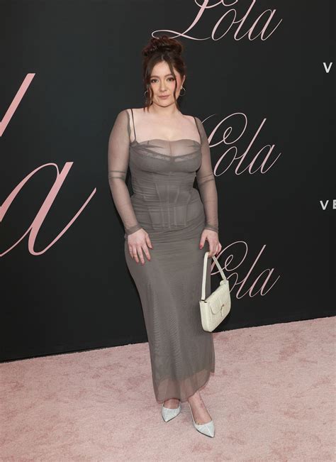 Starlet Arcade: Sexy Emma Kenney