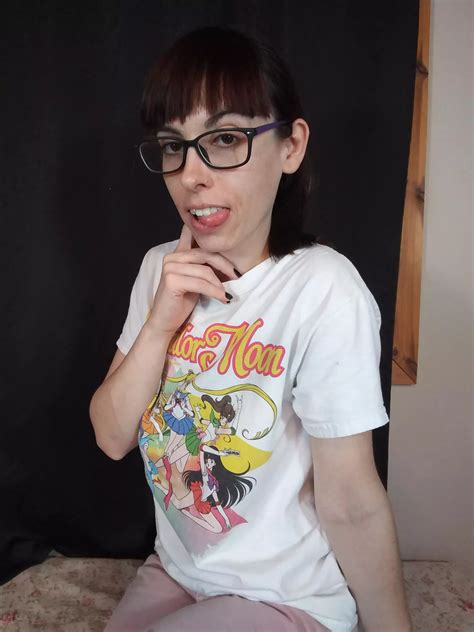 Tongue Nudes Brunette NUDE PICS ORG