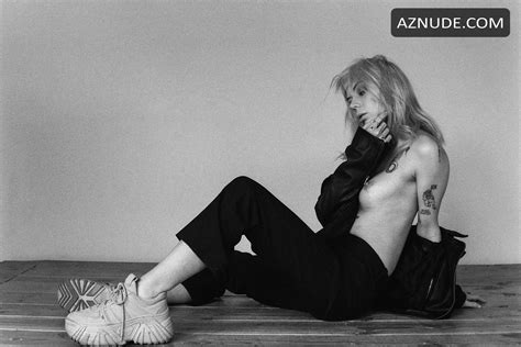 Schanae Jellick Shows Her Tattooed Nude Tits Ass And Pussy In A New B W Photoshoot By