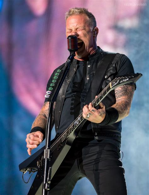 This report explains the recent life of the james hetfield wife 3