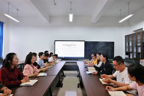 深入学习领会 全面贯彻落实 ——文法学院党总支开展“深入学习贯彻中央民族工作会议精神 铸牢中华民族共同体意识”专题学习会议党建工作郑州工商