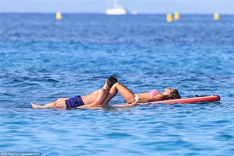 Lionel Messi S Partner Antonella Roccuzzo Shows Off Her Curves In A Mint Bikini In Ibiza Daily