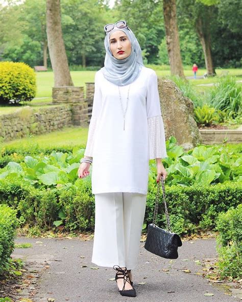 8 Hot Sexy NabiilaBee Bikini Pics