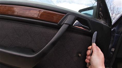 Как снять обшивку двери Мерседес w124 - YouTube