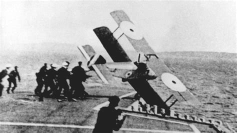 18. Januar 1911 - Erste Flugzeug-Landung auf einem Schiff, Stichtag ...