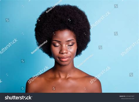 Afbeeldingen Voor Naked Woman Eyes Closed Afbeeldingen Stockfotos En Vectoren