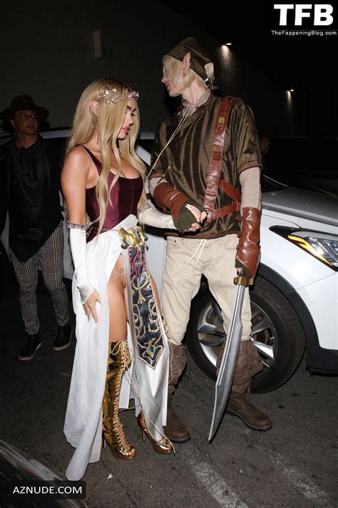 Megan Fox Sexy Seen Flashing Her Nude Pussy At Delilahs Nightclub In