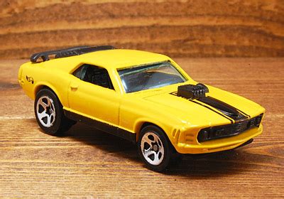 Hot Wheels Ford Mustang Mach をレビューする 趣味人のブログ