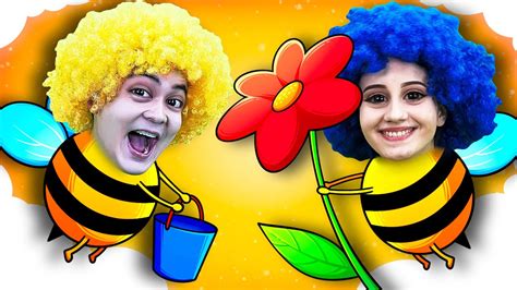 Little Bees Go Buzzing Song Kids Songs And Dance Toddlerx Youtube