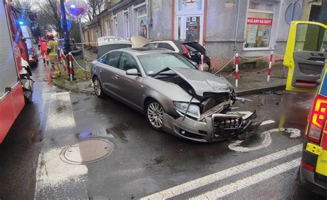 Wypadek Na Skrzy Owaniu Ulic Kolegialnej I Misjonarskiej Jedna Osoba