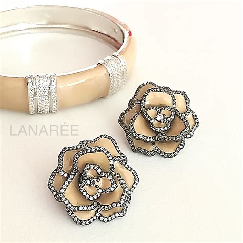 Brinco Esmaltado Flor Nude Lanar E Semijoias