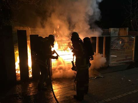 Weinheim Brandgeruch Und Br Nde Sorgen F R Eins Tze Der Feuerwehr