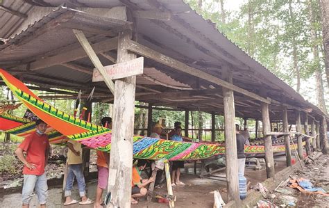 Vợ chồng nghệ nhân gần 30 năm vẽ nên những nét đẹp cho ghe ngo | Báo ...