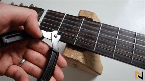 How to Change Guitar Strings - Full Guide - Guitaristnextdoor.com