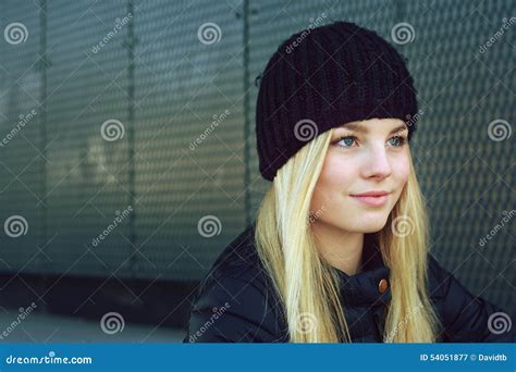 Portrait D une Belle Fille Blonde Image stock Image du émotion hippie