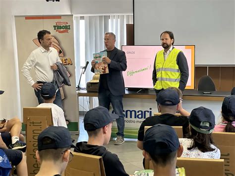 Cosmari Premia I Ragazzi Dell Istituto Frezzotti Corradini A Latina Cosmari