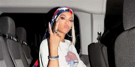 Beyoncé s Nude Velvet Manicure Is Going On My Summer Mood Board