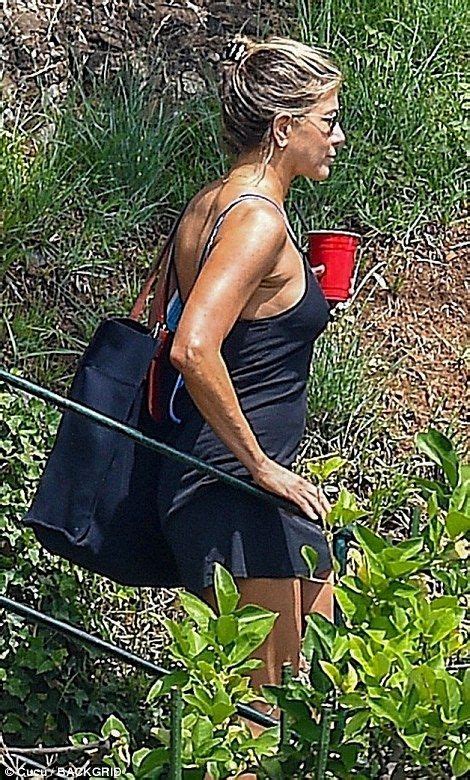 Jennifer Aniston Shows Off Her Amazing Abs In Blue Bikini Artofit