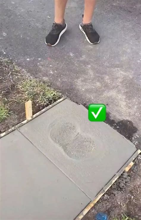 Bikini Clad Model Imprints Her Bum Into Path After Purchasing A House