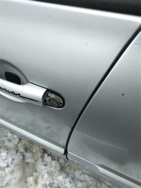 Заглушка ручки открывания двери водителя. — Renault Megane II, 1,6 л ...
