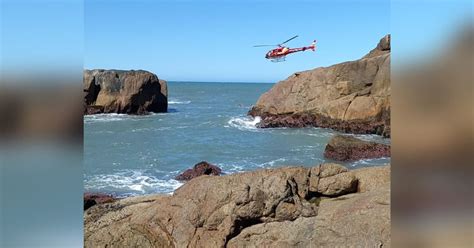 Turista chileno entra na água para tentar salvar esposa e morre afogado