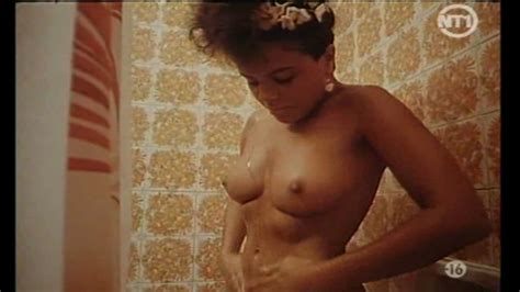 Naked Michelle Leska In L Le Des Jouissances Sauvages