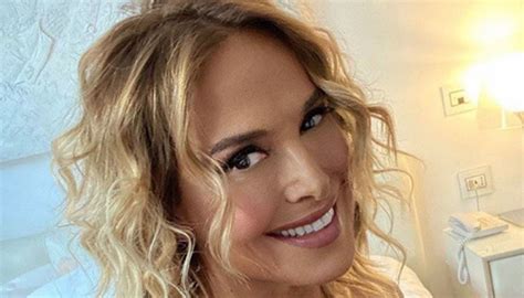 Barbara D Urso Dimentica La Causa Persa Con Il Bikini Su Instagram