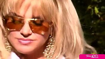 La orgía pervertida en la piscina de las Smokin Gals Tera Patrick y Briana Banks XVIDEOS