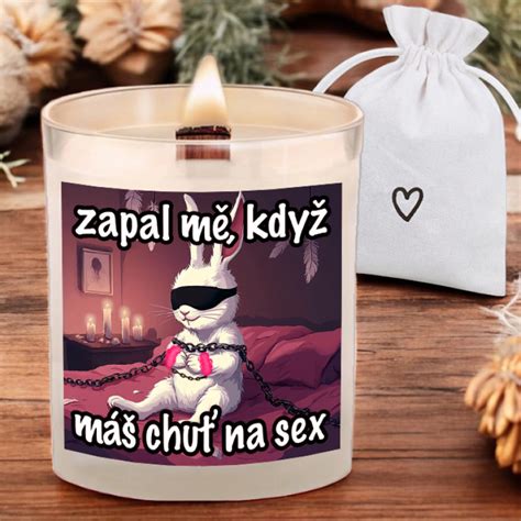 Krásná svíčka s praskajícím knotem g Zapal mě když máš chuť na sex