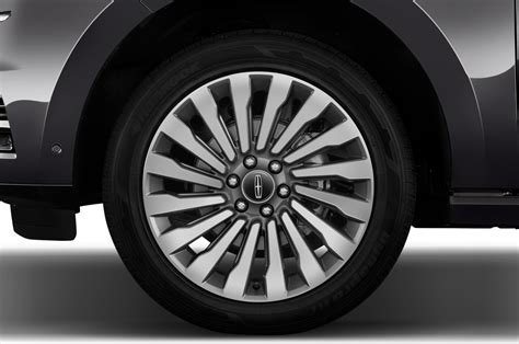 2020 Navigator Lincoln Photos And Videos Motortrend